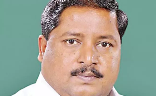 Karnataka BJP leader denied Lok Sabha ticket his supporters attempt To Deceased - Sakshi