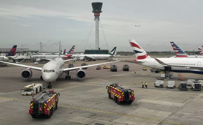 Two Planes Collide in UK Heathrow Airport - Sakshi