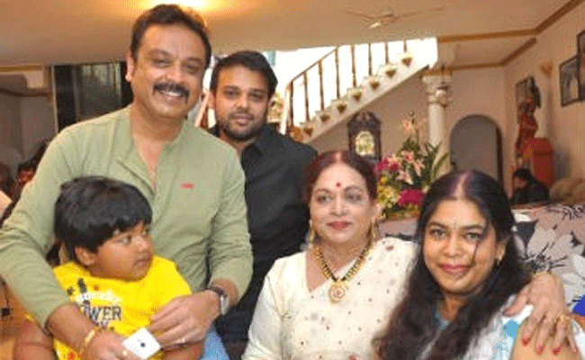 Case Filed Against Naresh Ex Wife Ramya Raghupathi - Sakshi