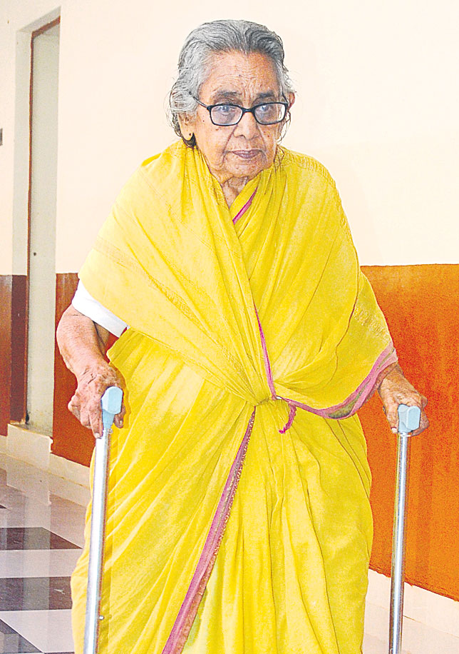 93 Year Old Professor Chilukuri Santhamma Passion For Teaching For Students - Sakshi