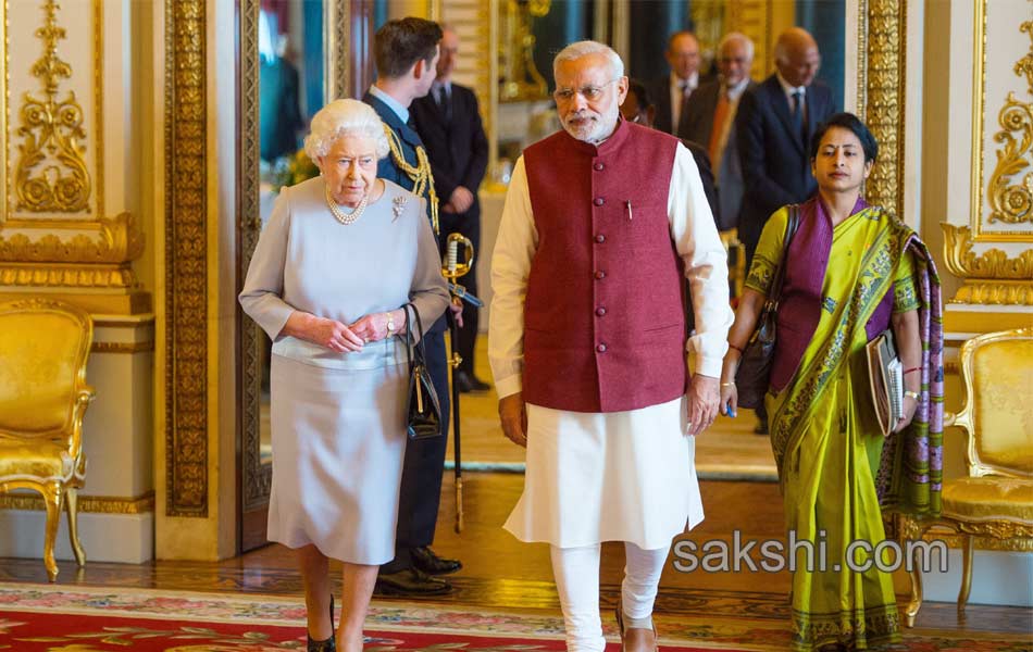 British media rakes up Narendra Modis past - Sakshi