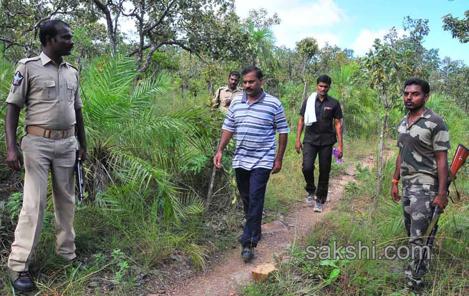 Erracandanam smugglers in seshachalam forest