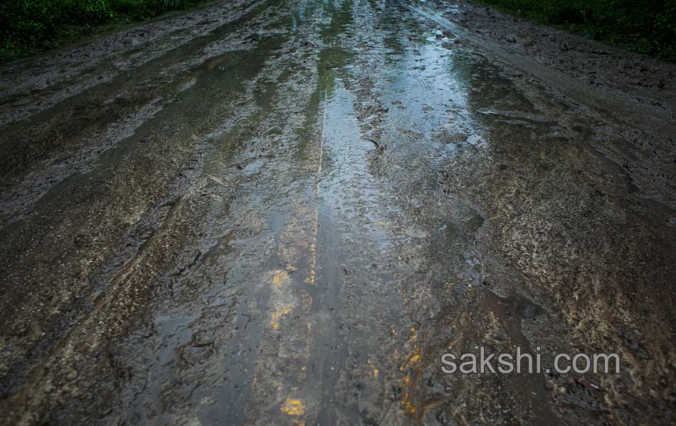 Huge rains in US - Sakshi