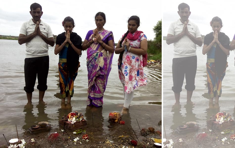 Devotees baths in Godavari river - Sakshi