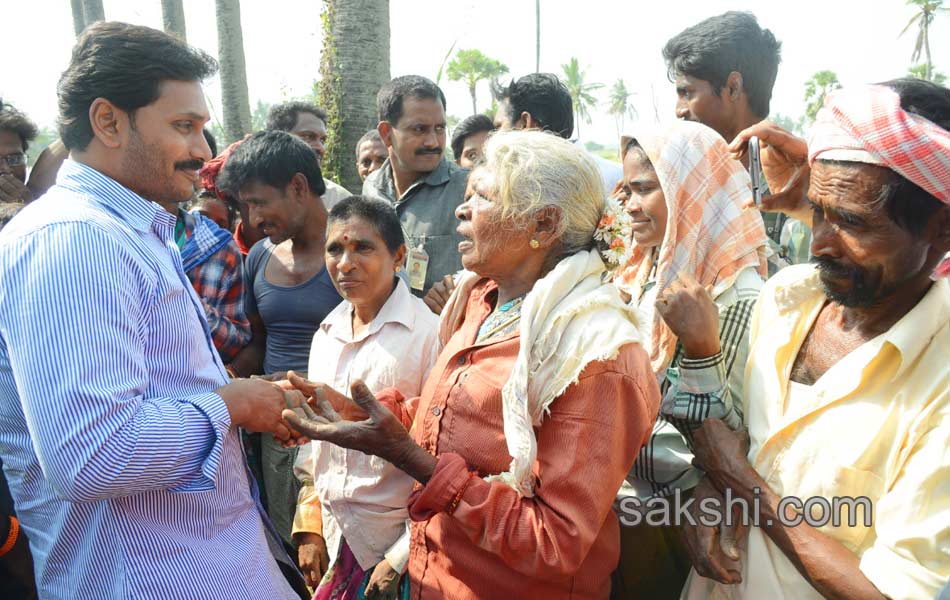 Ys Jagan Visitation to bandarport victims - Sakshi