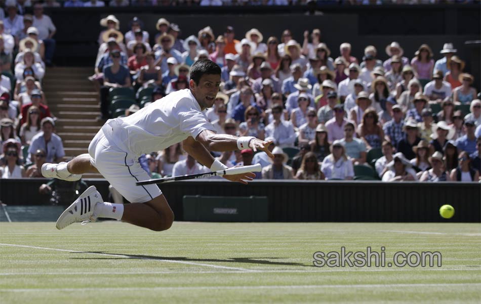 Roger Federer advances to 10th Wimbledon final