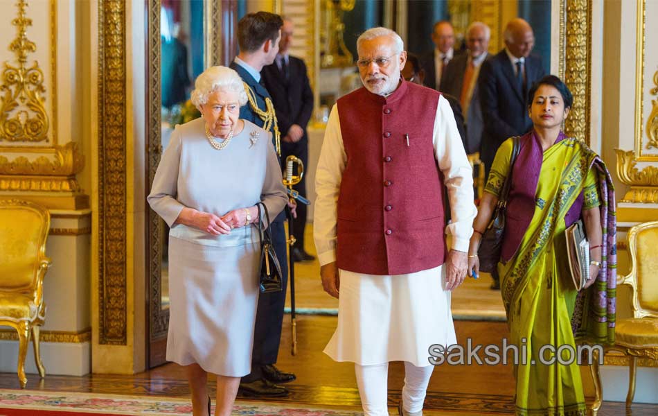 British media rakes up Narendra Modis past - Sakshi