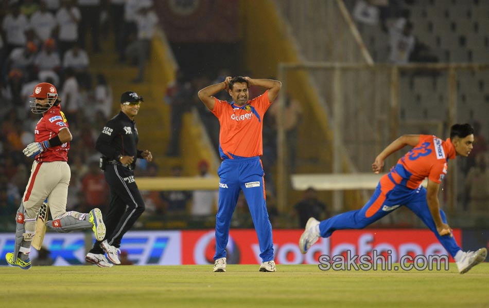 Gujarat lions won the match - Sakshi