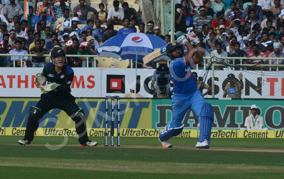 cricket in visakhapatnam stadium - Sakshi