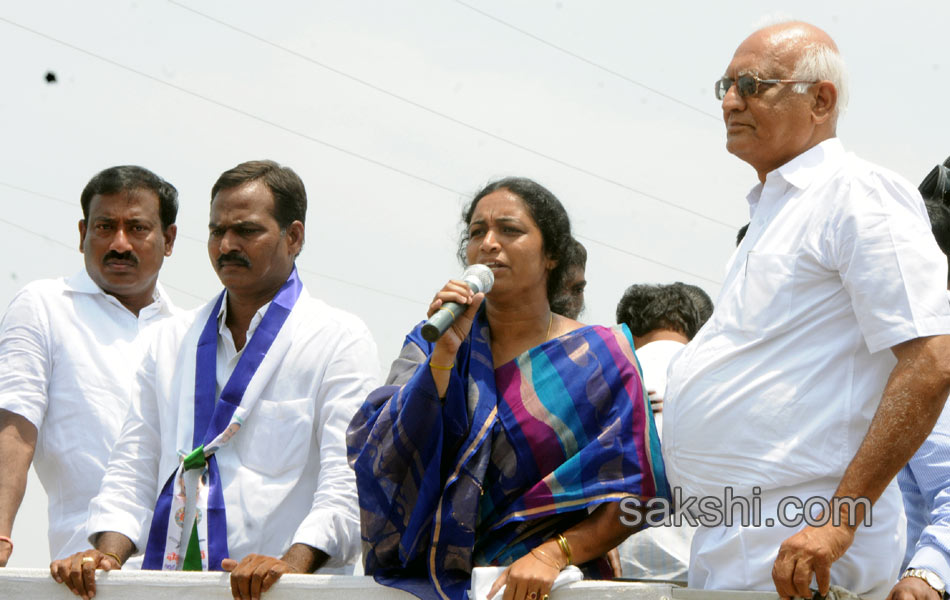 Sharmila s Janapatham at Kurnool District - Sakshi