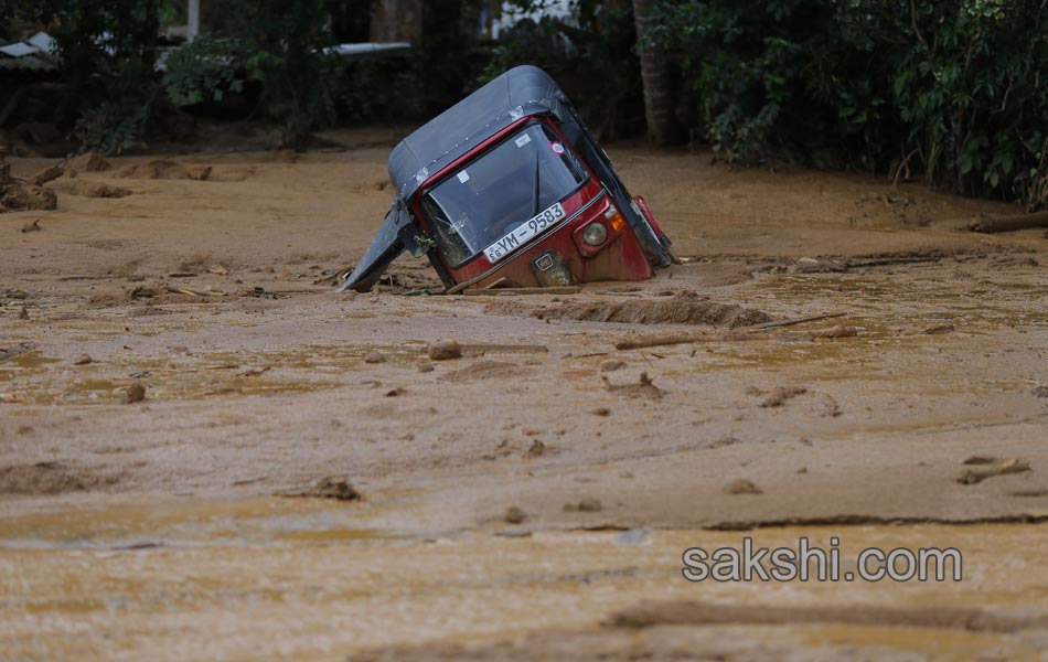 floods create havoc in srilanka - Sakshi