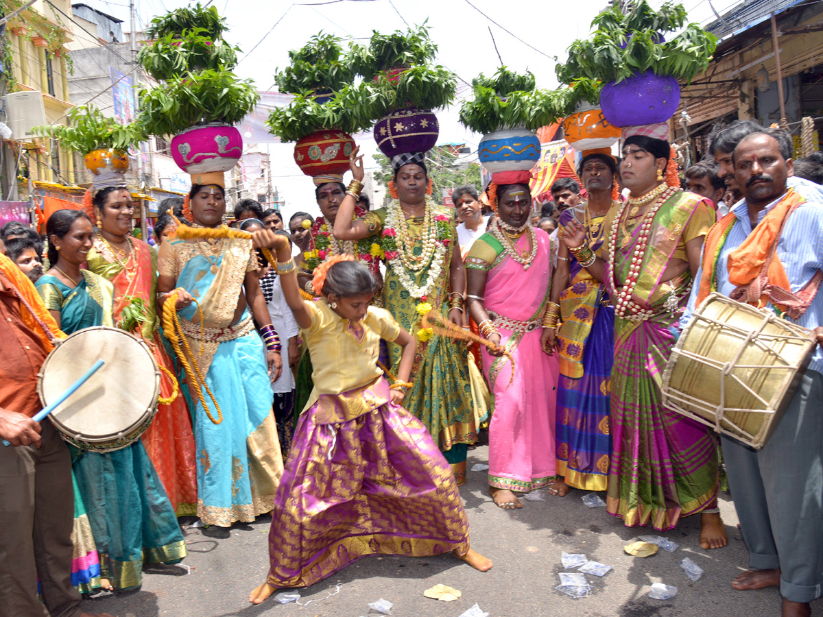 Lal Darwaza Bonalu Celebrations Photo Gallery - Sakshi