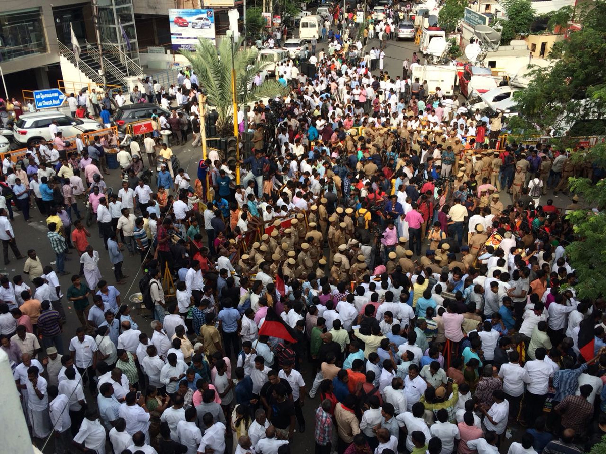  DMK supporters gather outside Kauvery Hospital Photo Gallery - Sakshi