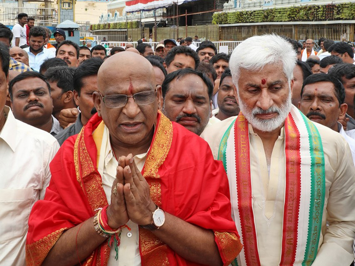 YV Subba Reddy Takes Oath As TTD Chairman In Tirupati Photo Gallery - Sakshi