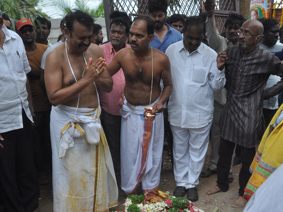 Vijaya Nirmala Last Journey Rituals Completed Photo Gallery - Sakshi