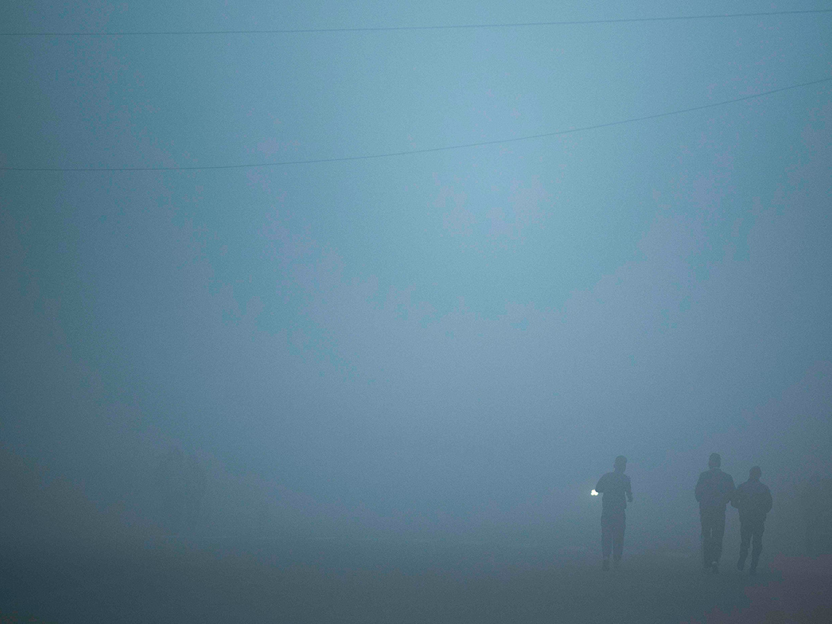 Heavy Fog In New Delhi Photo Gallery - Sakshi