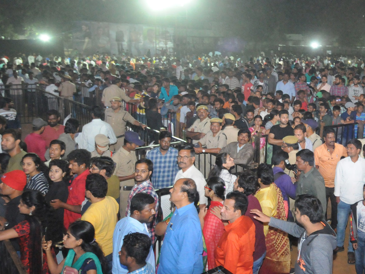 Sarileru Neekevvaru Blockbuster Celebrations at Warangal - Sakshi