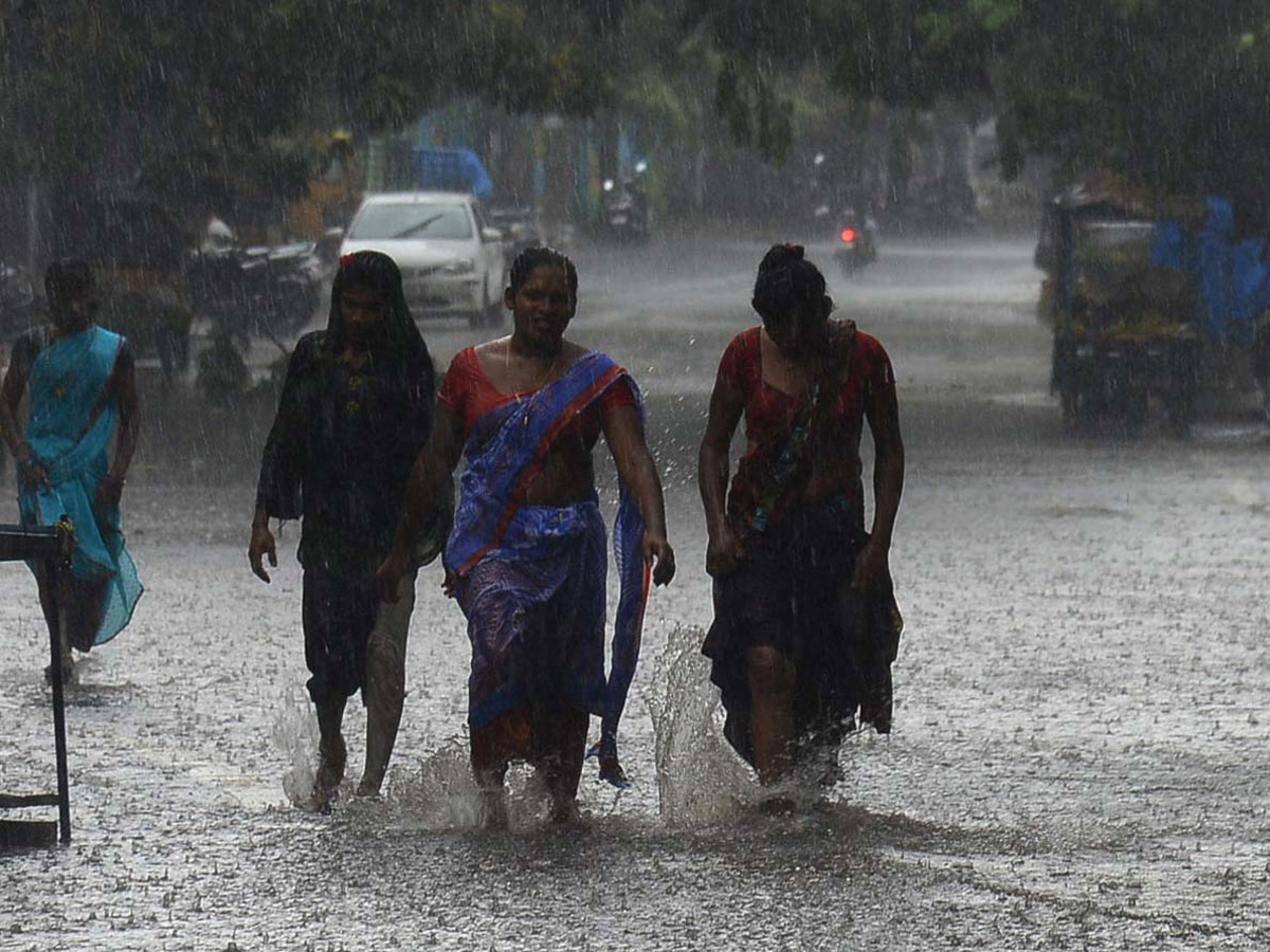 Heavy Rain in Hyderabad Photo Gallery - Sakshi