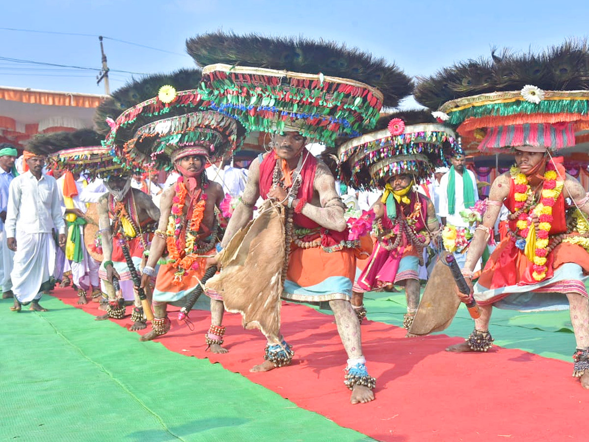 Adivasi Dandari Festival Celebrations In Adilabad Photo Gallery - Sakshi