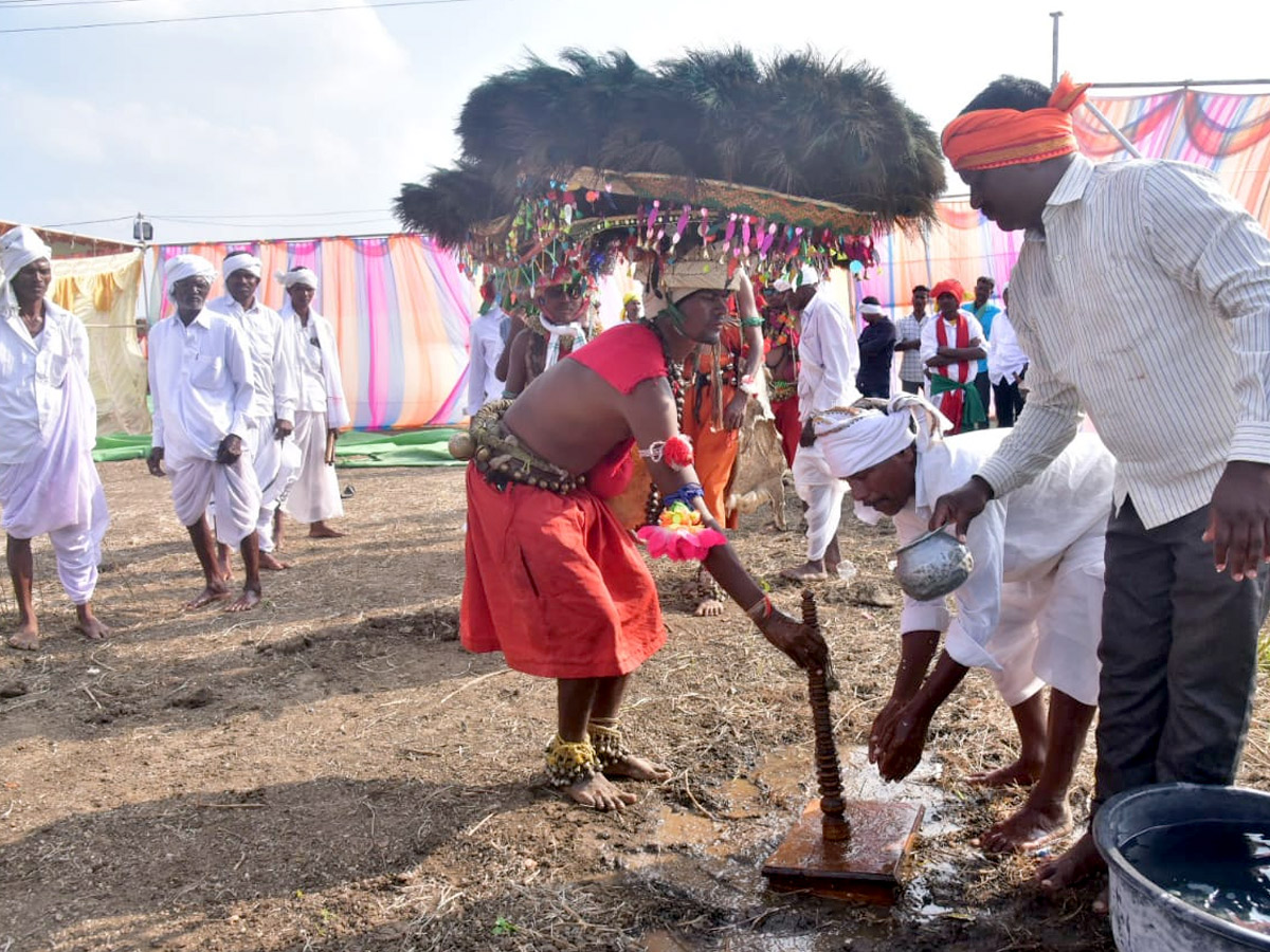 Adivasi Dandari Festival Celebrations In Adilabad Photo Gallery - Sakshi