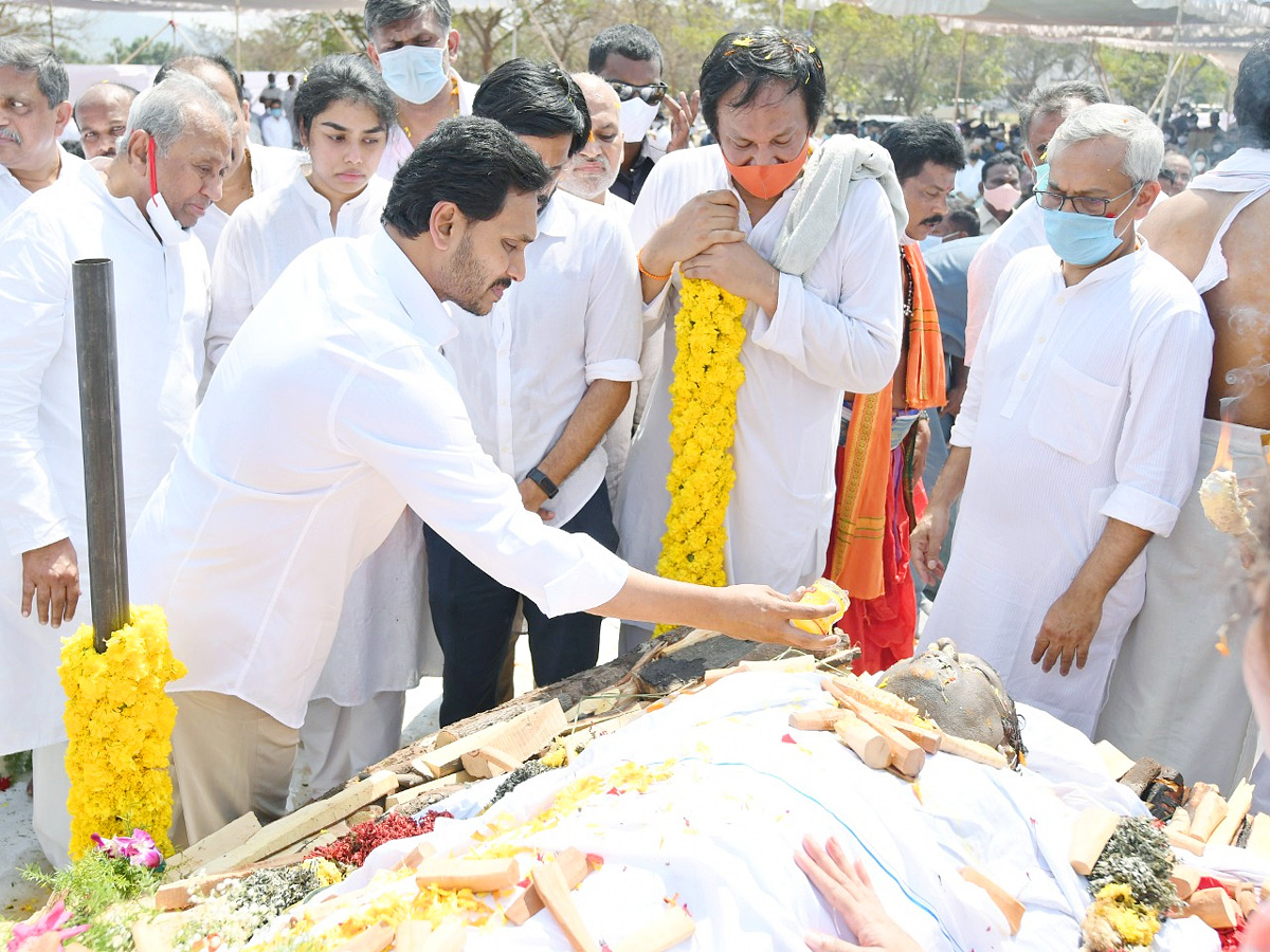 AP CM YS Jagan attends Minister Mekapati Goutham Reddy Funera - Sakshi