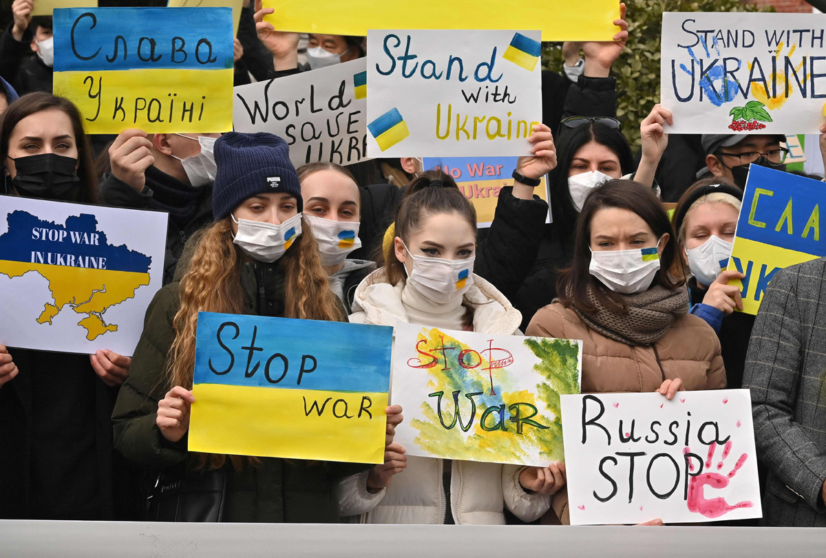 Worldwide Protests Against Putin After Russia Invasion - Sakshi