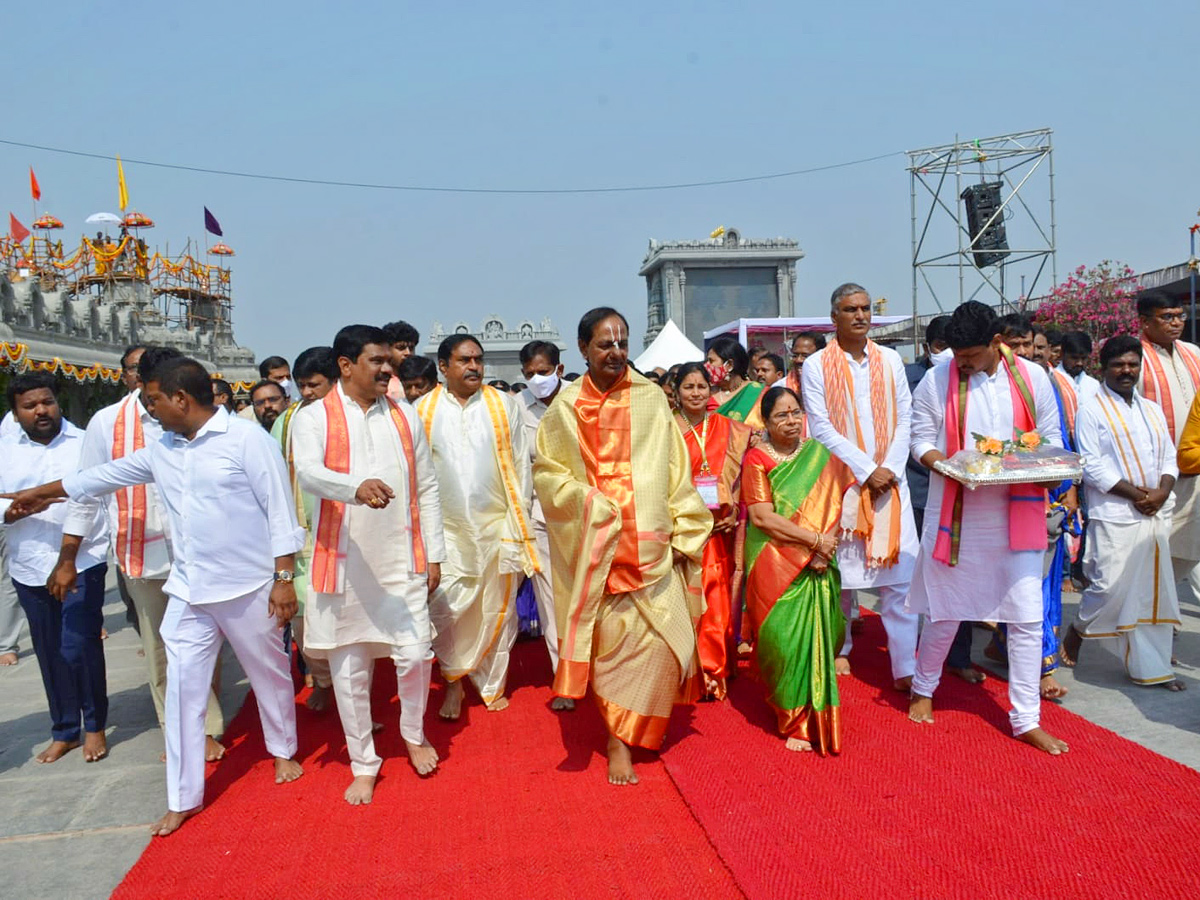  CM KCR Performs Pooja at Grand Inauguration of Yadadri Temple Photo Gallery - Sakshi