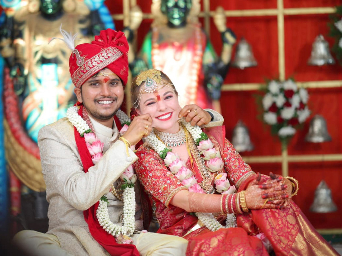 Telangana Boy Marries American Girl In Hanamkonda Photo Gallery - Sakshi