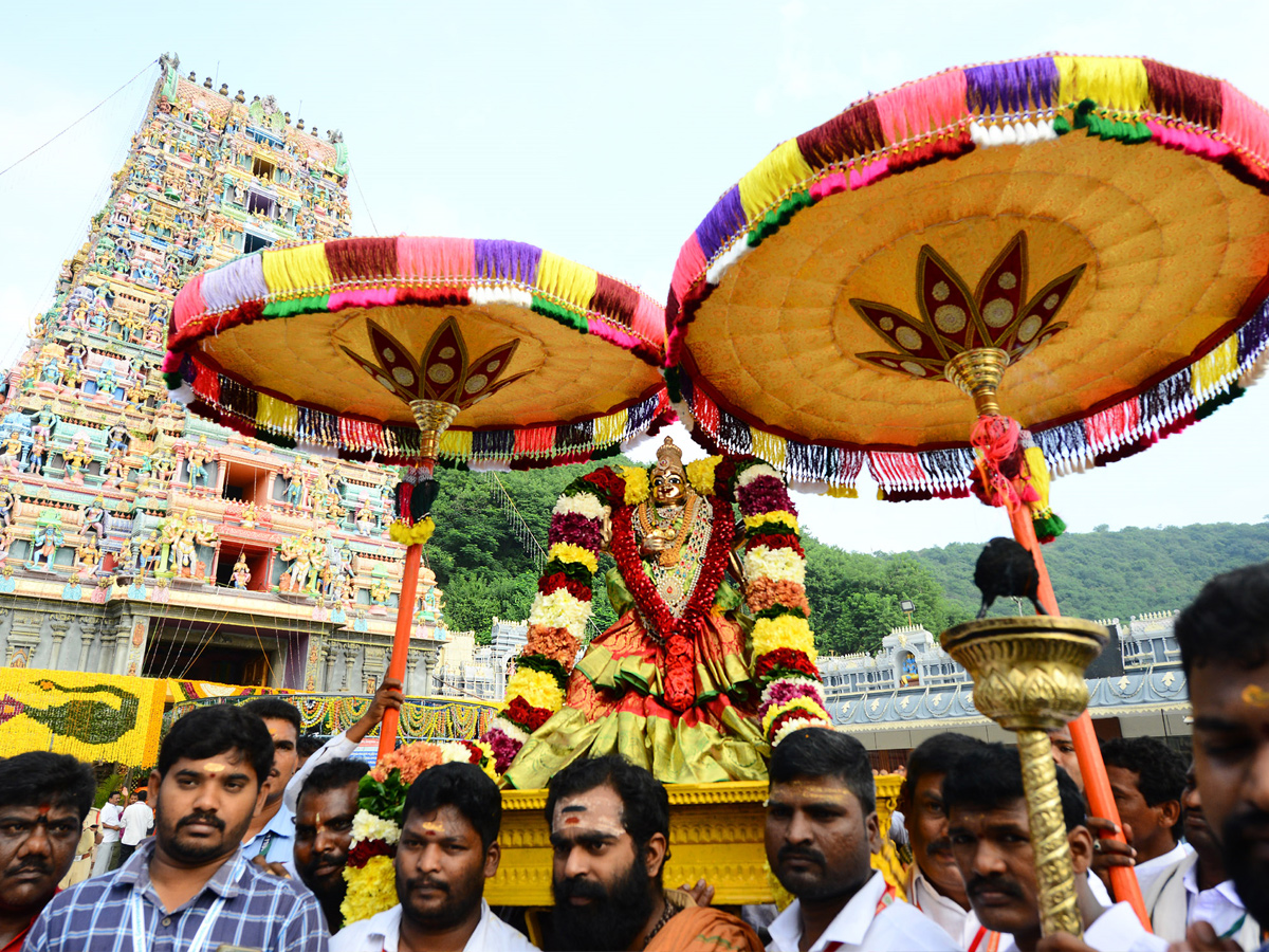 Dussehra Celebrations Starts At Indrakeeladri Photo Gallery - Sakshi
