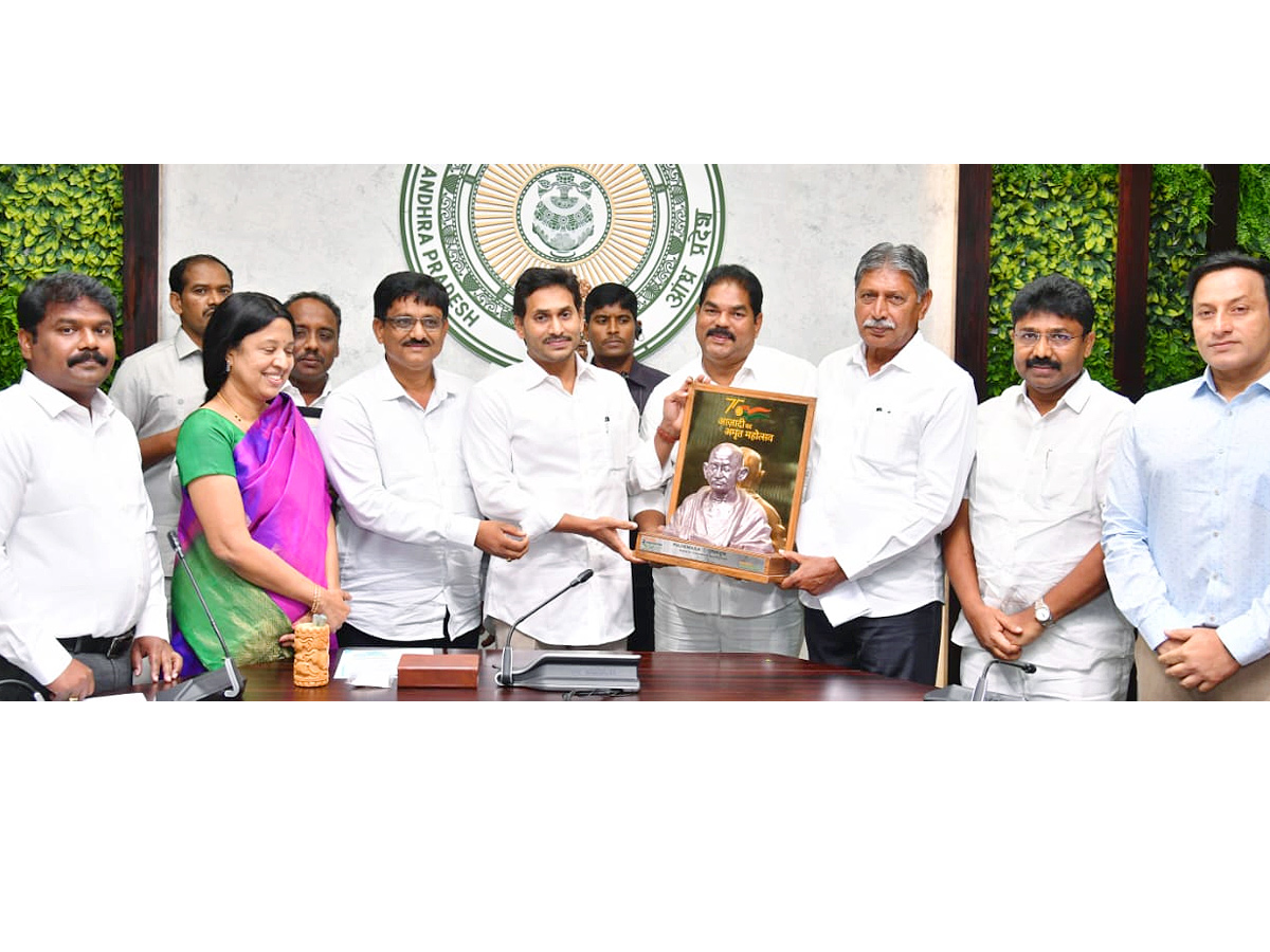 CM YS Jagan Congratulates Recipients Of Swachh Survekshan Award Photo Gallery - Sakshi