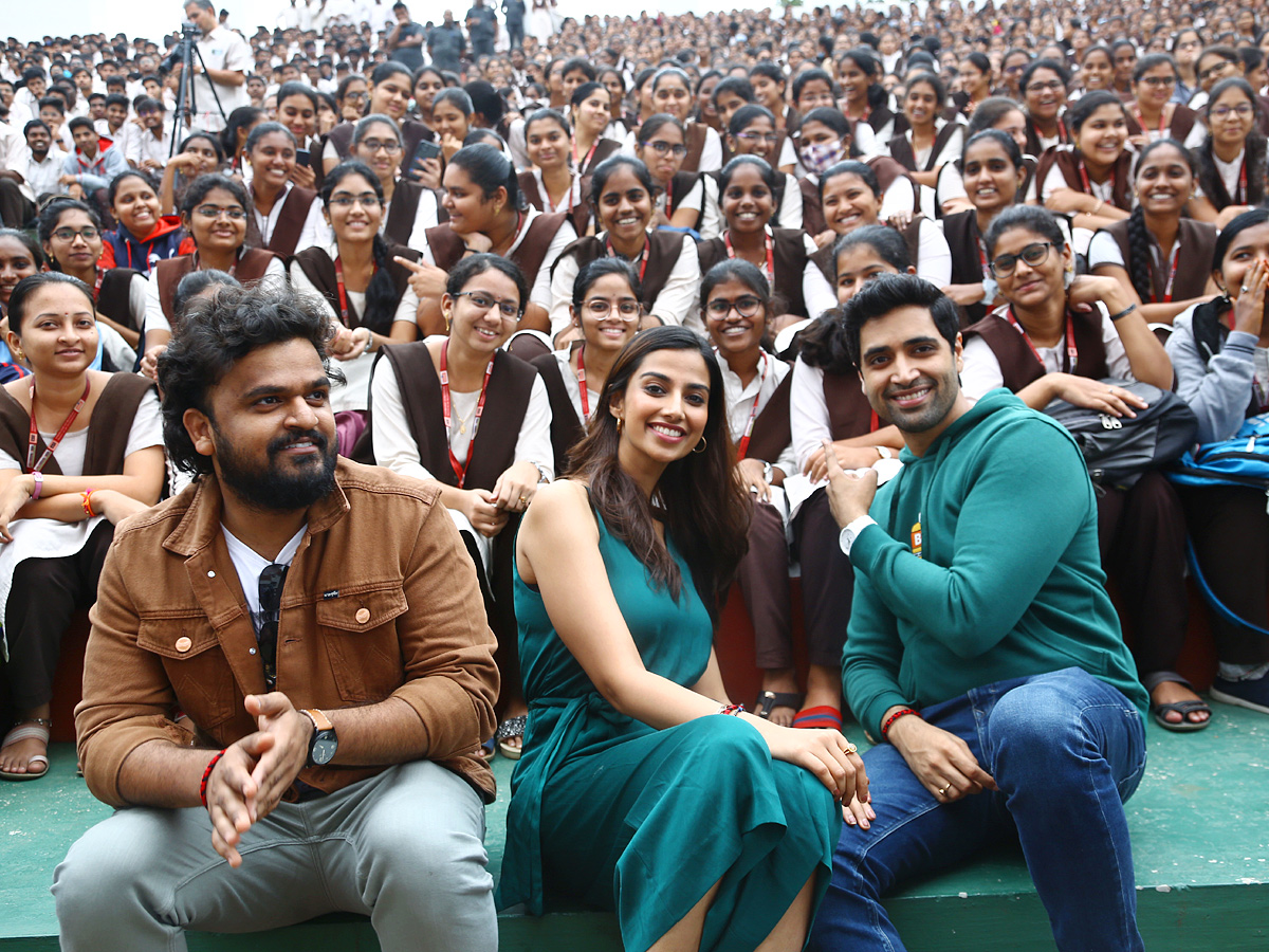 Hit2 movie team success celebrations at guntur vvit College Photos - Sakshi