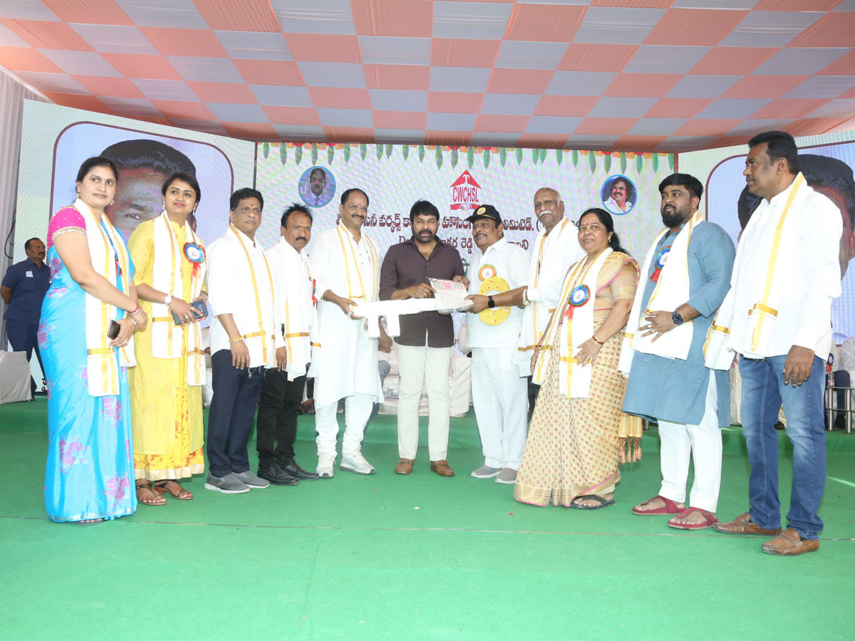 Megastar Chiranjeevi At House Warming Ceremony in Chitrapuri Colony - Sakshi