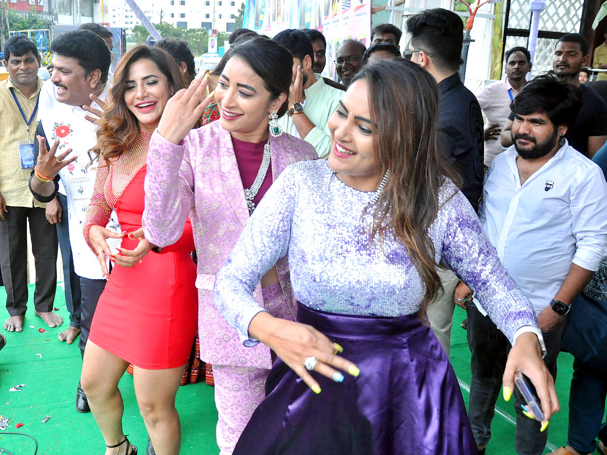 Krithi Shetty Visuals At Tejaswini Grand Opening Nellore - Sakshi