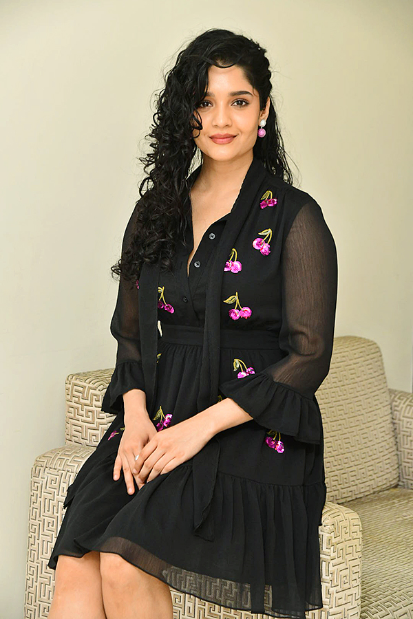 Ritika Singh Latest Pictures - Sakshi