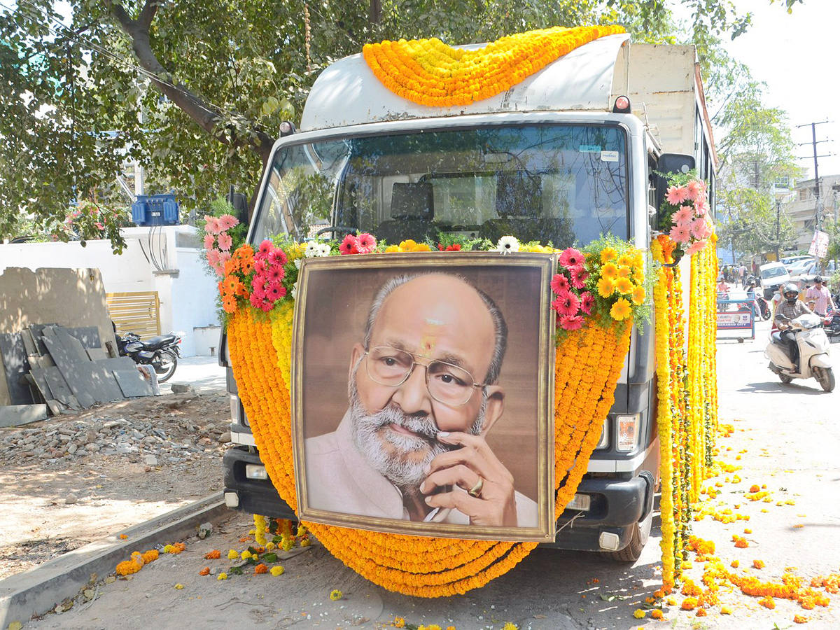 K Viswanath Funeral At Hyderabad Photo - Sakshi