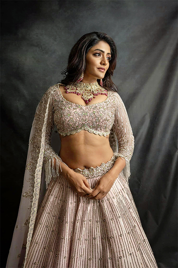 Actress Eesha Rebba Photos - Sakshi