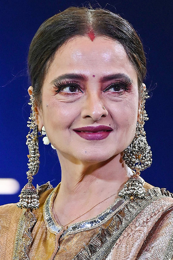 Mumbai hosts star studded Citadel premiere Photos - Sakshi