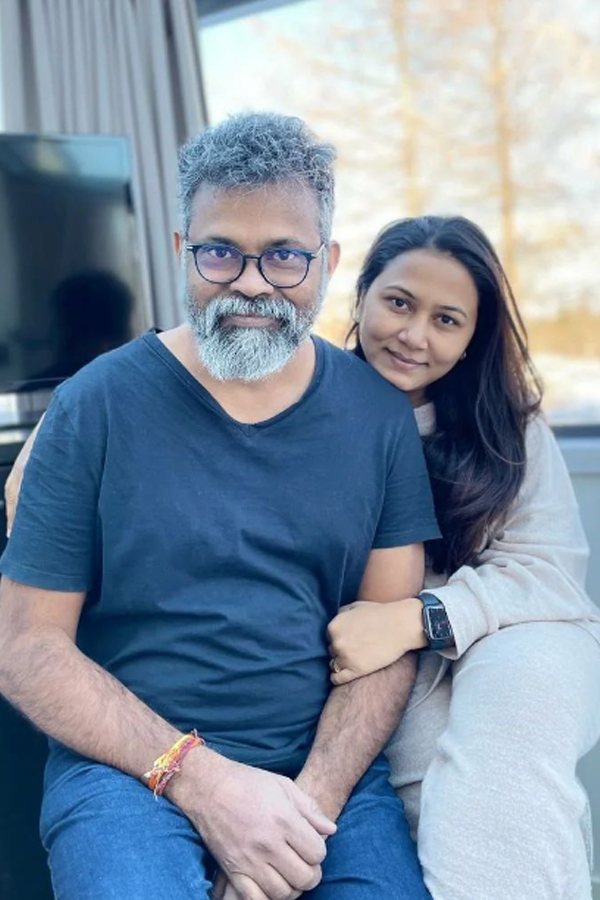 Director Sukumar Thabitha 14 Years Of Marriage Rare Photos - Sakshi