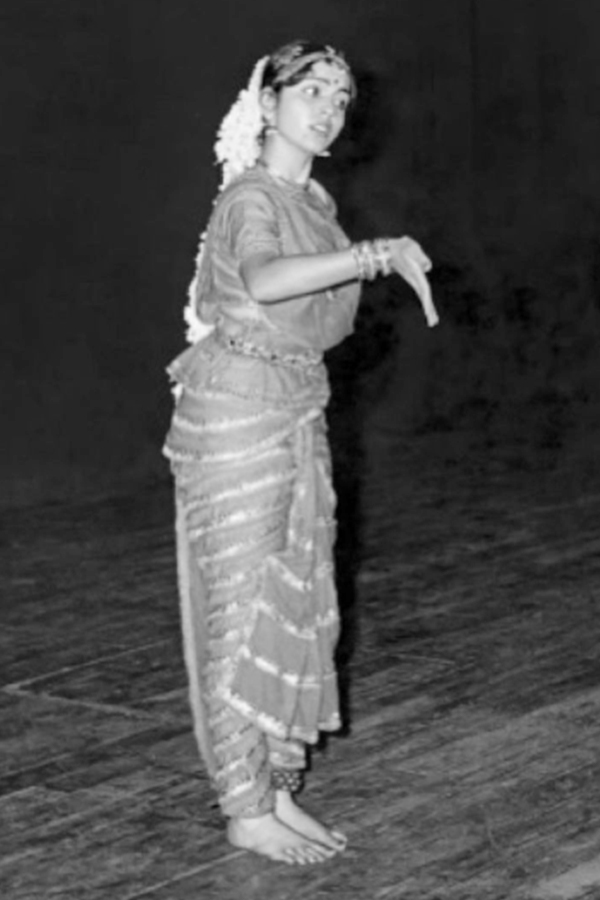 Childhood Pictures of Nita Ambani Performing Bharatnatyam - Sakshi