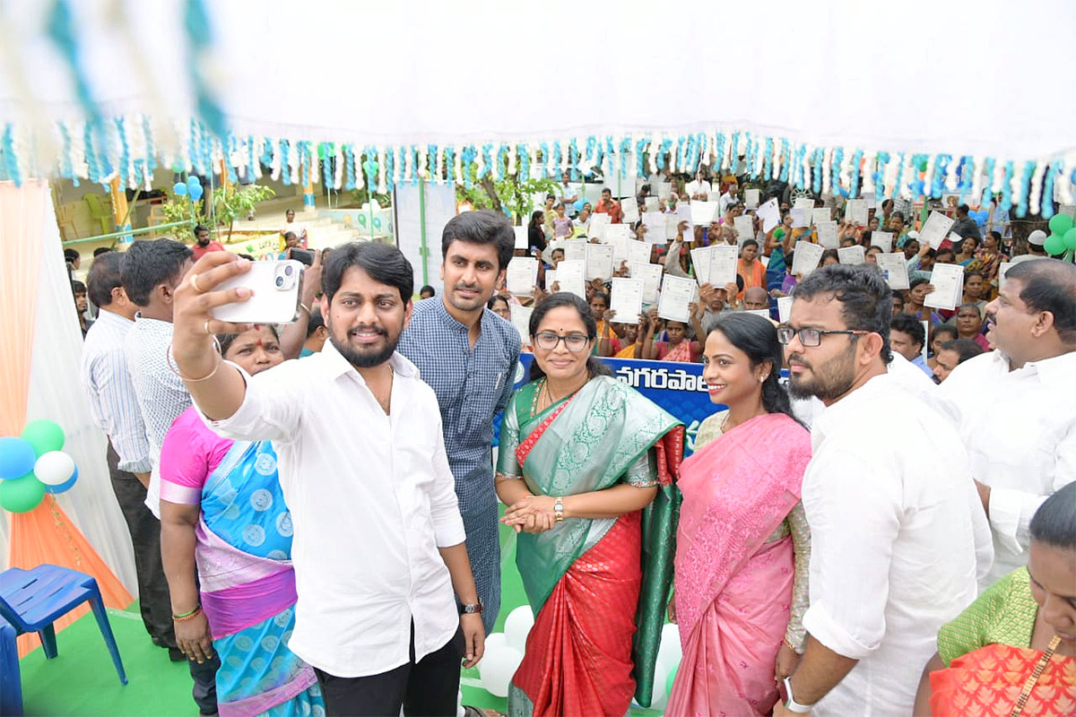 AP CM YS Jagan Launches Jagananna Suraksha Pics - Sakshi