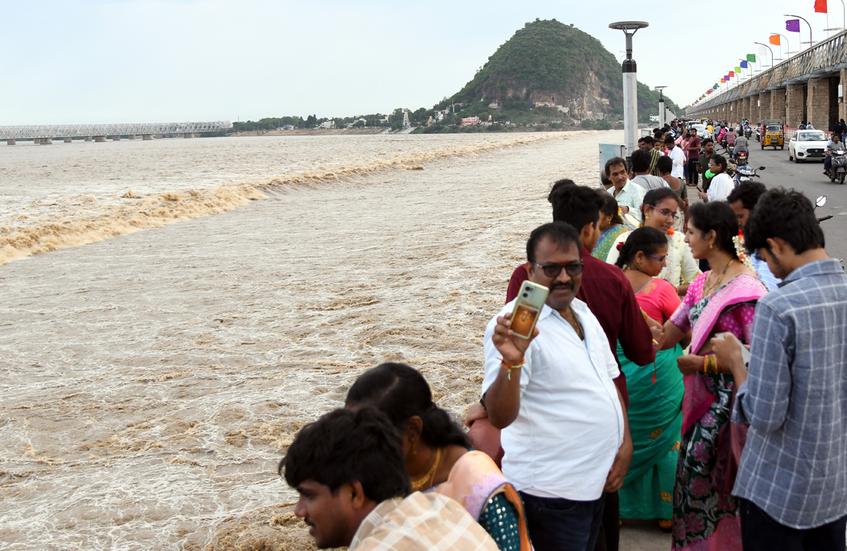 Andhra Pradesh: Huge inflows reported at Prakasam Barrage Photos - Sakshi