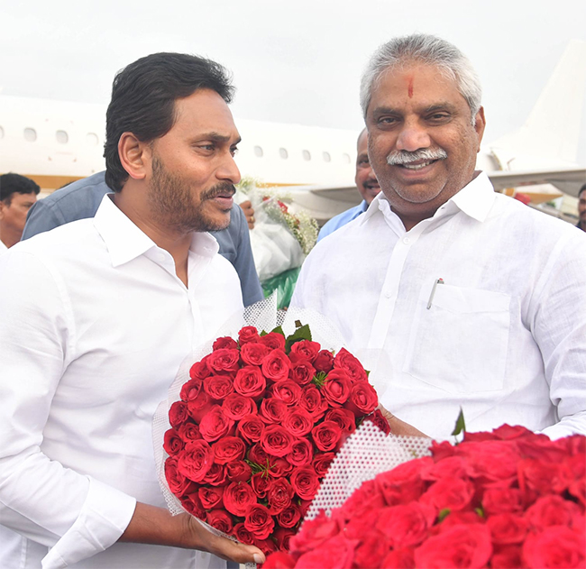AP CM YS Jagan Returned Back To Vijayawada Photos - Sakshi