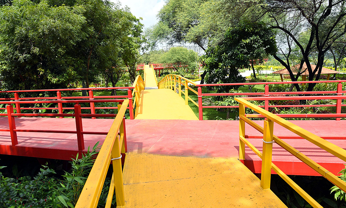 Lakeview Park in Hussain Sagar Hyderabad - Sakshi