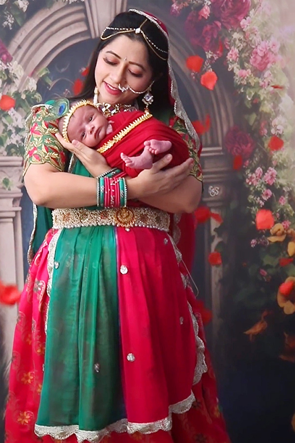 Actress Lahari Son Dressed Up As Little Krishna Photos - Sakshi