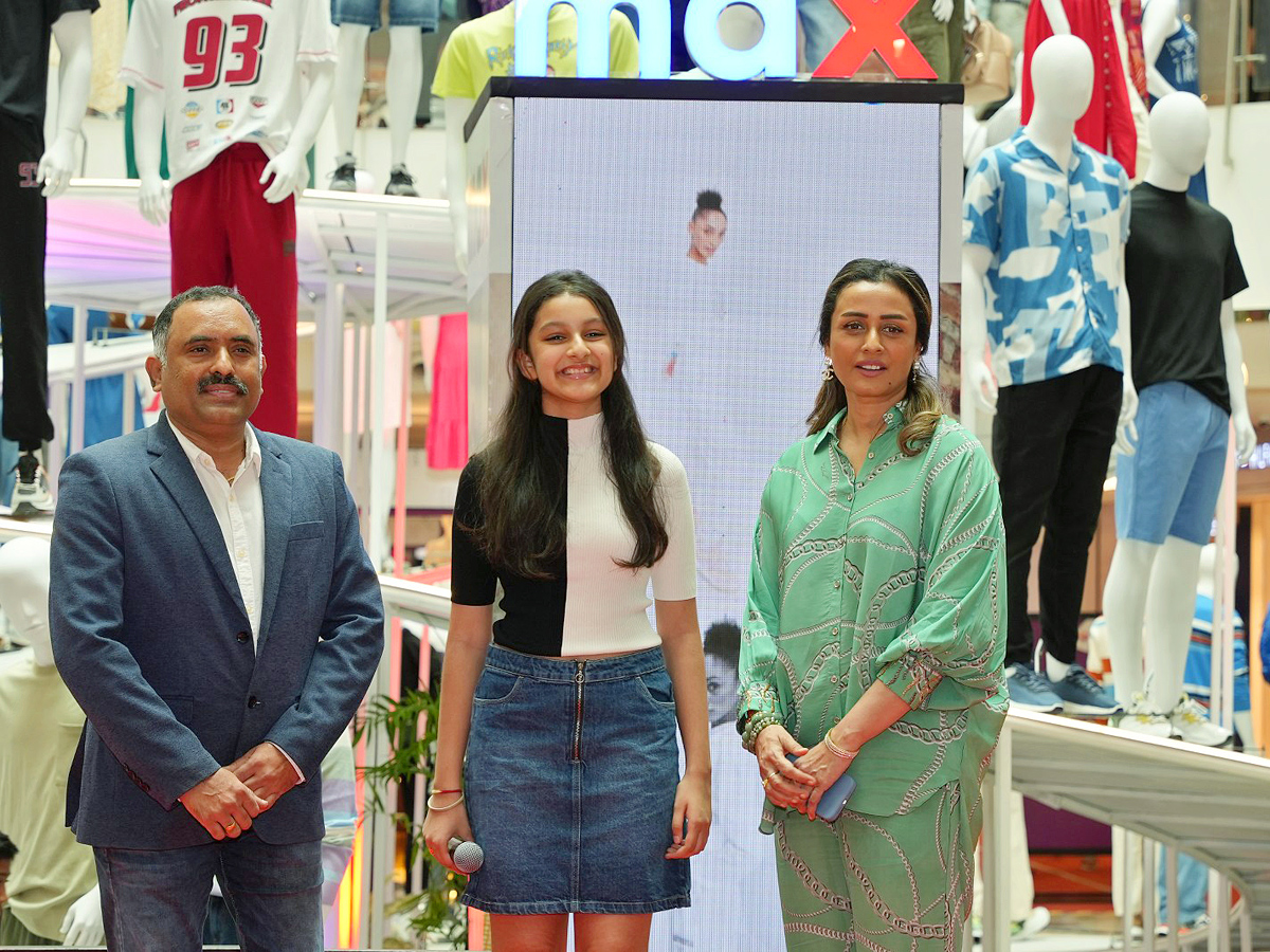 Actress Namrata Shirodkar And Sitara Unveils Largest Bommala Koluvu at Nexus Mall Photos - Sakshi