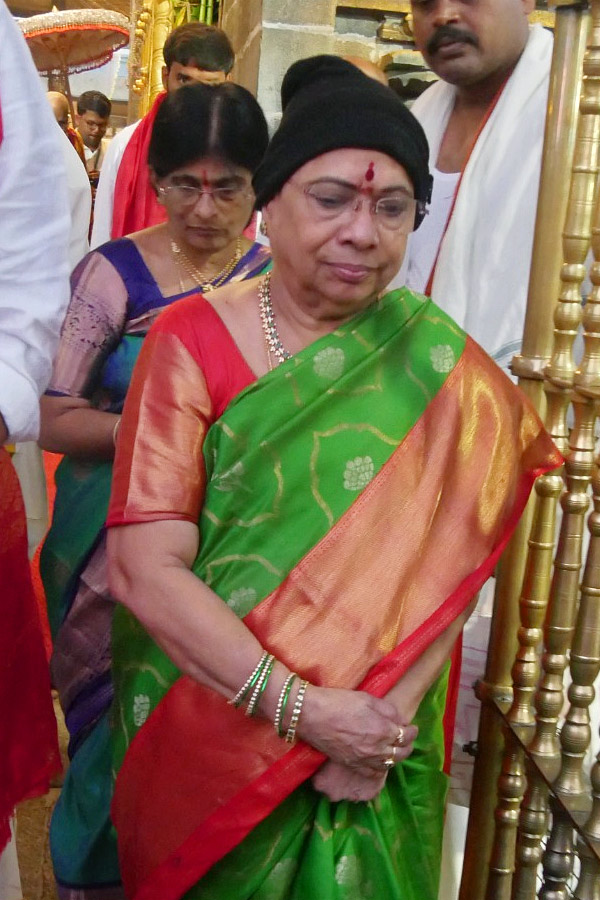 CM KCR Wife Shobha Rao Visits Tirumala Photos - Sakshi