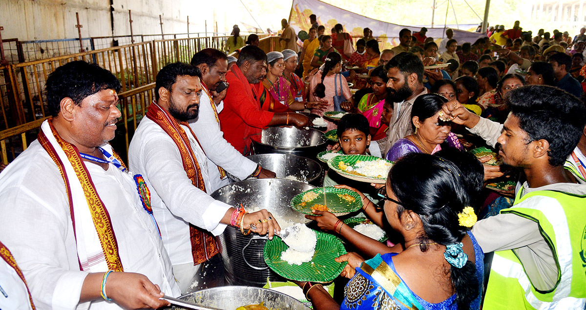 Navaratri Utsavalu Celebration 2023 at Vijayawada - Sakshi