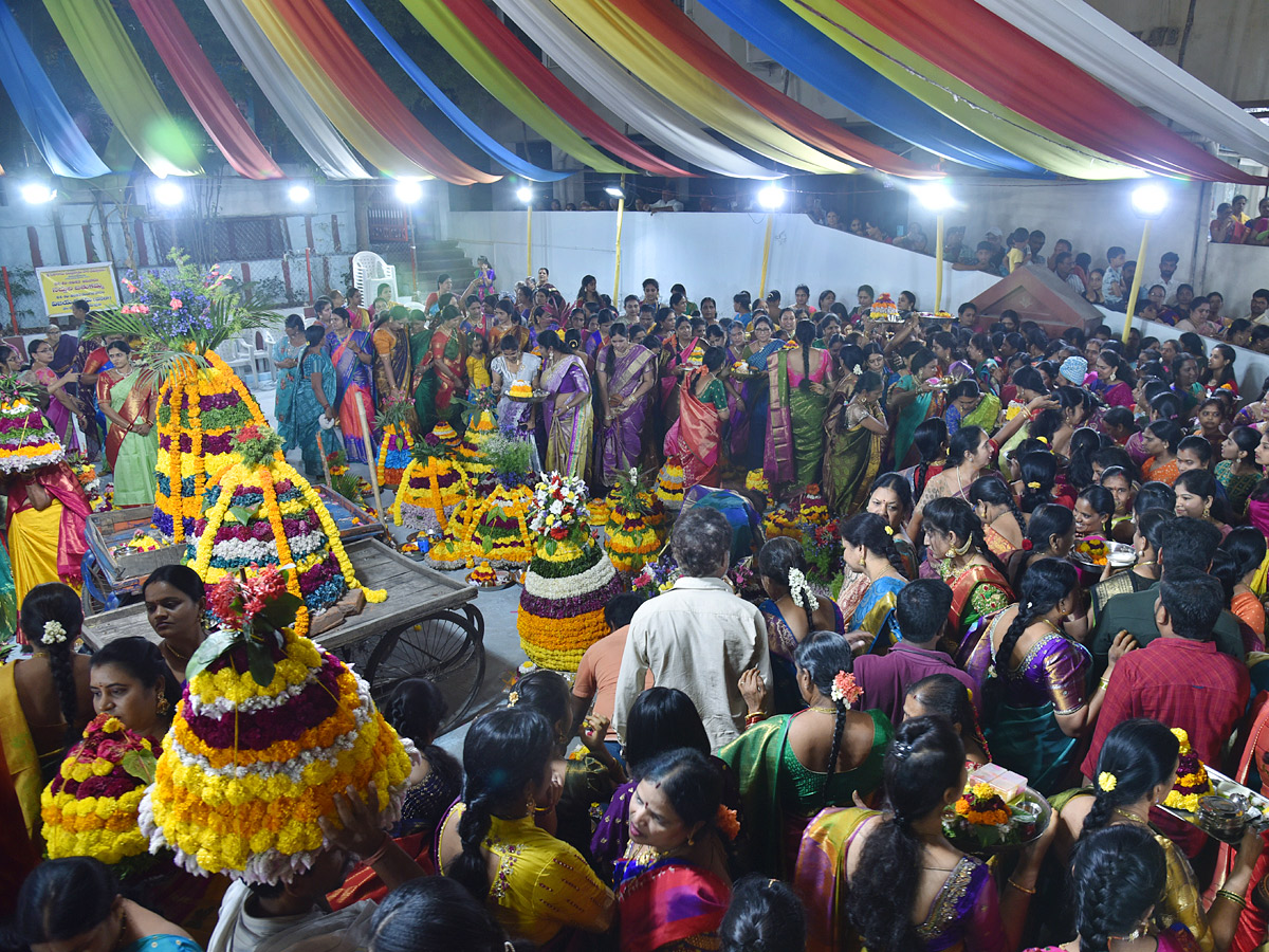saddula bathukamma CeleBrations in Telangana Photos - Sakshi