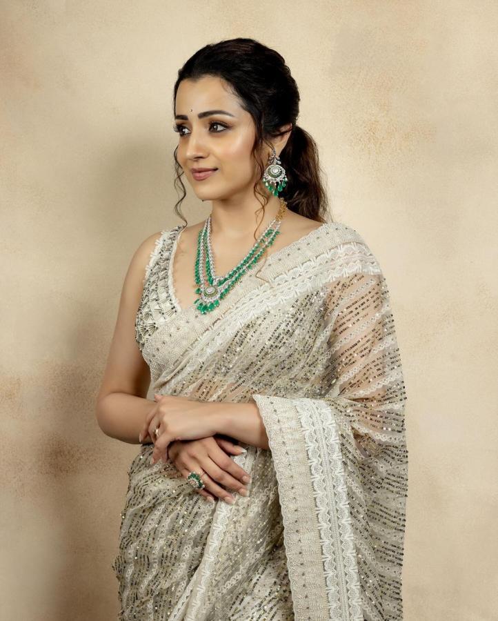 Trisha Krishnan Look Absolutely Stunning In Half White Saree - Sakshi