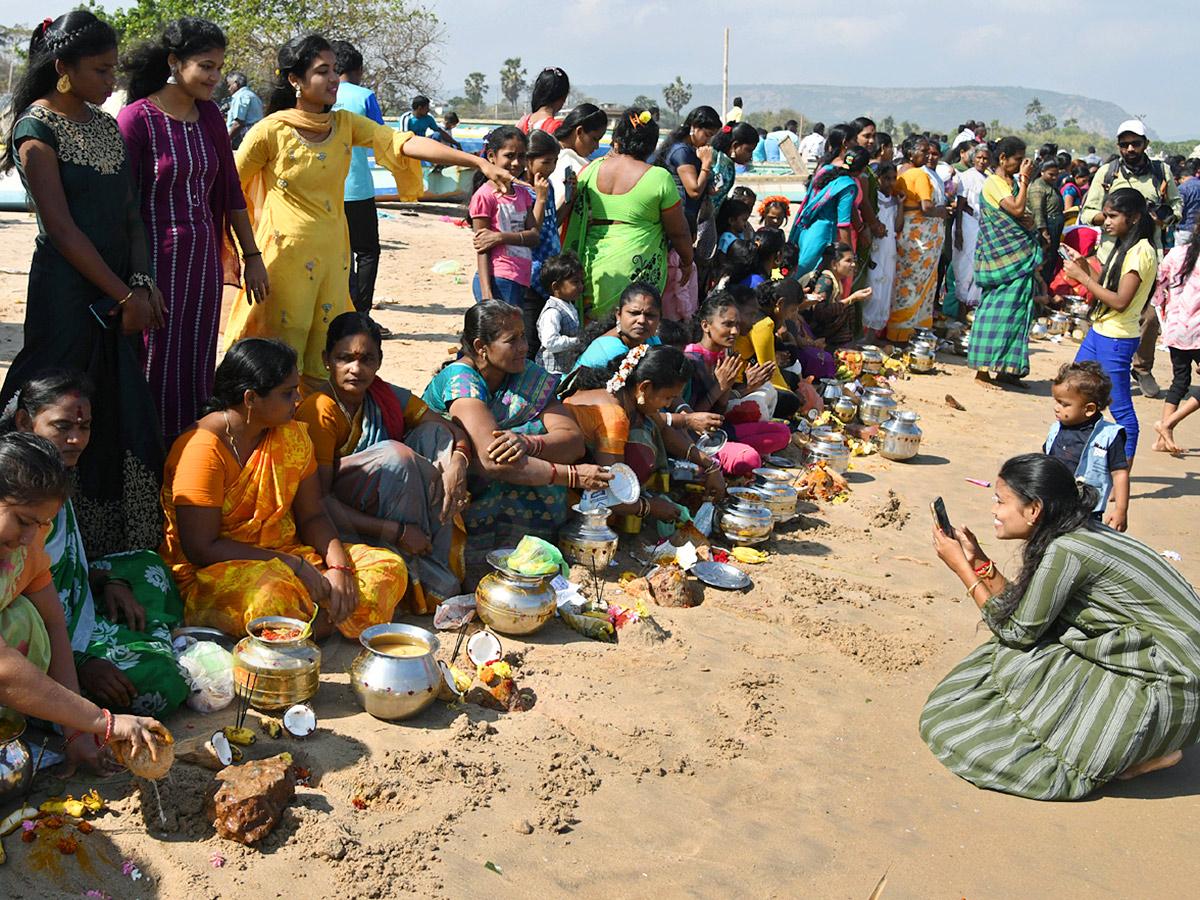 Women from fisher folk community worship sea goddess Gangamma  - Sakshi